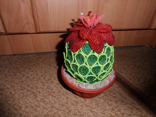 Изделия из бисера "Кактус".