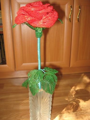 Роза из бисера.