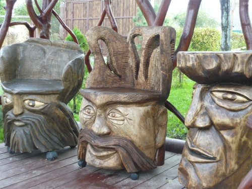 Садовая мебель.2 кресла и столик.